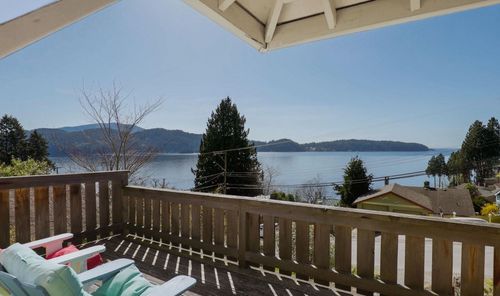 466 Central Ave, Gibsons, BC, V0N1V1 | Card Image
