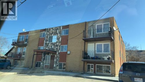 {{alt}} | Card Image