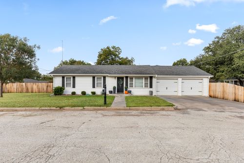 705 Starlight Dr, Seymour, TX, 76380-1530 | Card Image