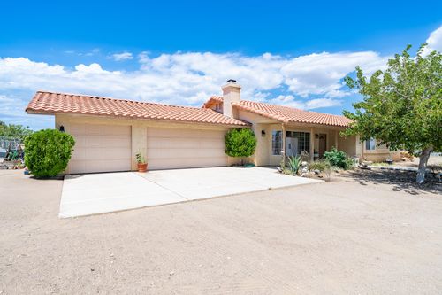 10174 Aster Road, Oak Hills, CA, 92344 | Card Image