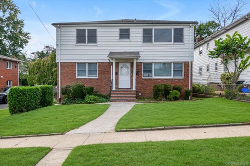 7 Linwood Rd N, Port Washington, NY, 11050-1411 | Card Image