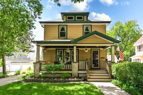 1347 N 71st St, Wauwatosa, WI, 53213-2703 | Card Image