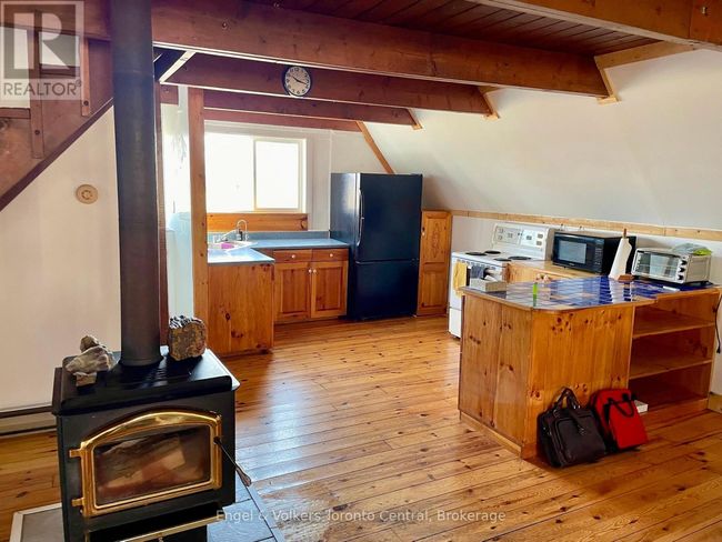 7237 Nottawasaga 6/7 Sideroad, House other with 4 bedrooms, 1 bathrooms and 7 parking in Clearview (Creemore) ON | Image 8
