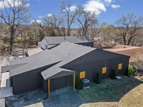 2015 Nw 50th St, Northmoor, MO, 64151-3027 | Card Image