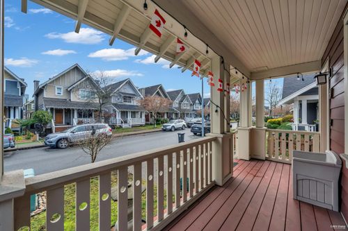 270 Holly Ave, New Westminster, BC, V3M0B3 | Card Image