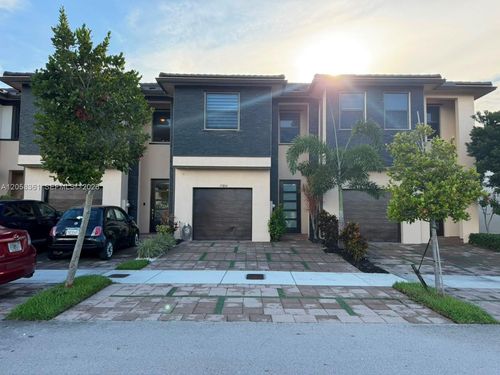 15816 Nw 91st Ave, Miami Lakes, FL, 33018-6356 | Card Image