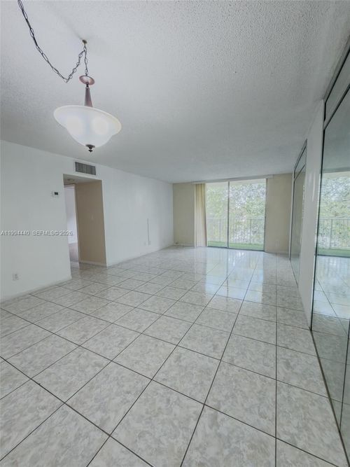 301-8411 Nw 8th St, Miami, FL, 33126-3754 | Card Image