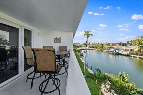 apt-310-470 Paradise Isle Blvd, Hallandale Beach, FL, 33009-5871 | Card Image