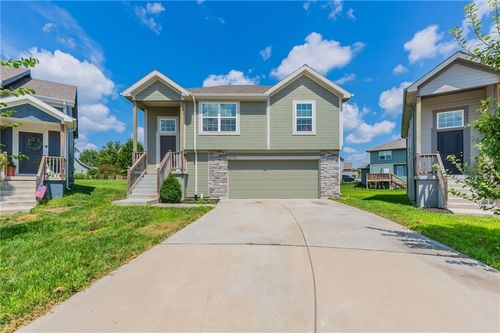 21718 Southcreek Ct, Peculiar, MO, 64078-7833 | Card Image