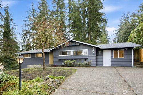 10627 Se 18th St, Bellevue, WA, 98004 | Card Image
