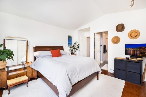 303-1528 Bowser Ave, North Vancouver, BC, V7P2Y3 | Card Image