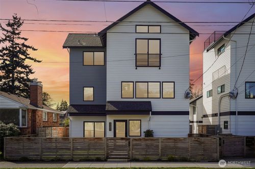 3239 61st Ave Sw, Seattle, WA, 98116-3012 | Card Image