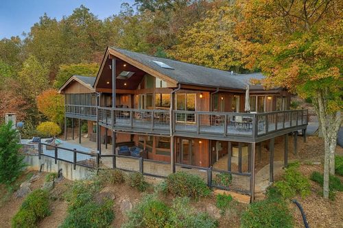 9406 Bridge Creek Rd, Tiger, GA, 30576-1733 | Card Image