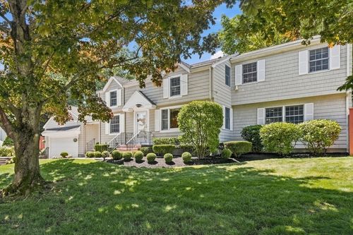8 Emery St, Peabody, MA, 01960-1504 | Card Image
