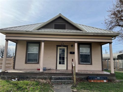 206 W 4th St, Norborne, MO, 64668-1220 | Card Image