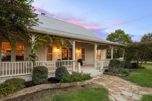 2730 Wunderlich Rd, Fayetteville, TX, 78940-5164 | Card Image
