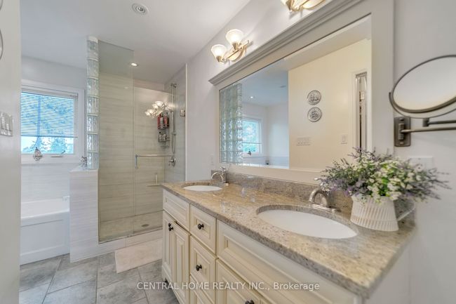 20 Hollis Cres, House other with 4 bedrooms, 3 bathrooms and 4 parking in Holland Landing ON | Image 20