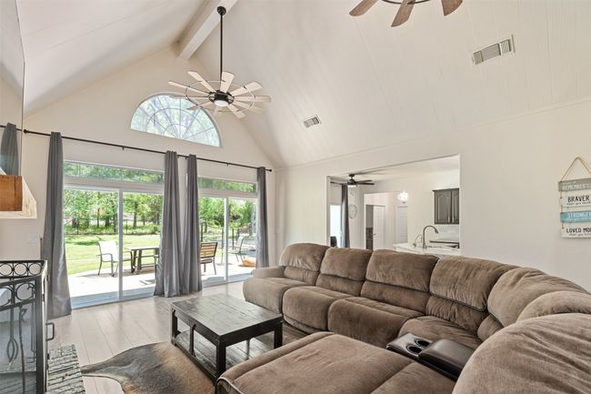 109 Enchanted Dr, House other with 4 bedrooms, 2 bathrooms and null parking in Enchanted Oaks TX | Image 12