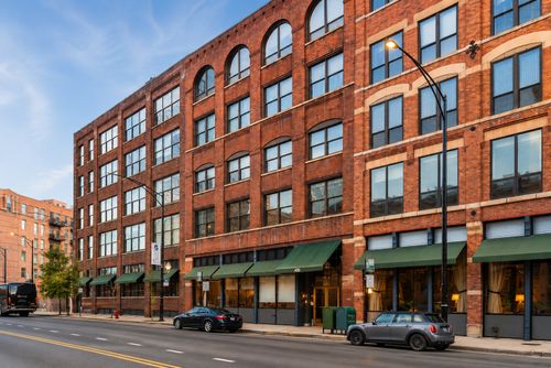 2h-420 Grand Ave, Chicago, IL, 60654-5736 | Card Image