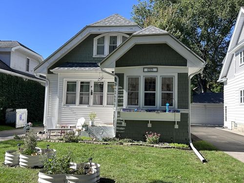 2367 N 70th St, Wauwatosa, WI, 53213-1319 | Card Image