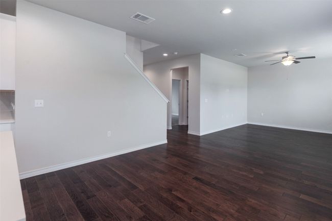 Large living area | Image 4