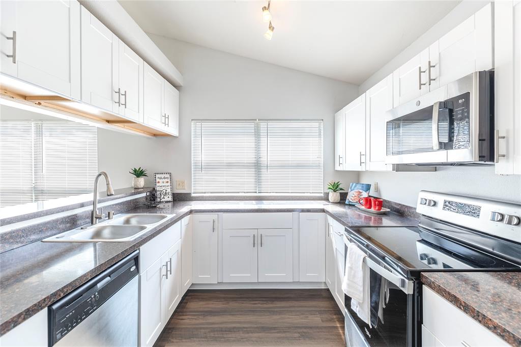 Cousteau Dr, Rowlett, TX 75088
