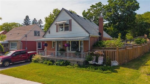 61 Hillview St, Kitchener, ON, N2H5P9 | Card Image