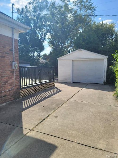 19477 Stansbury St, Detroit, MI, 48235-1735 | Card Image