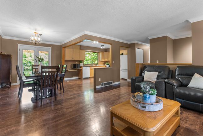 26827 33 A Avenue, House other with 5 bedrooms, 2 bathrooms and 5 parking in Langley BC | Image 12