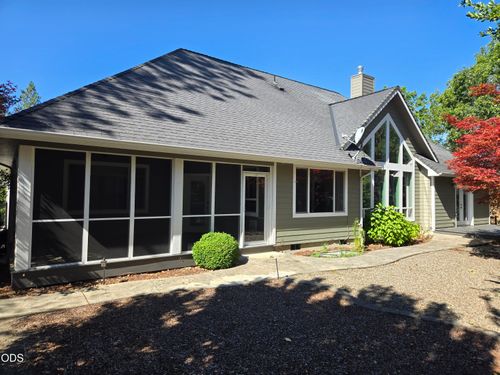 1868 Nw F St, Grants Pass, OR, 97526-1294 | Card Image