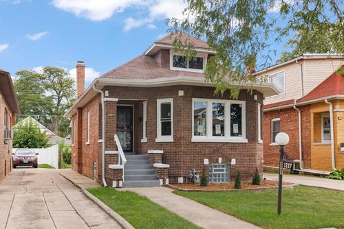 1237 S 14th Ave, Maywood, IL, 60153-1834 | Card Image