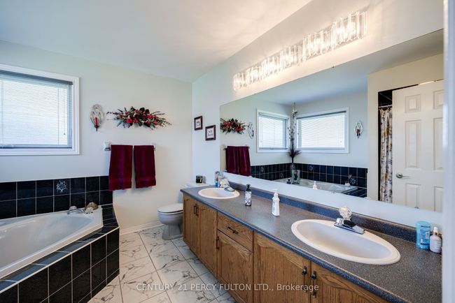 249 Mossbrook Sq, House other with 4 bedrooms, 4 bathrooms and 2 parking in Pickering ON | Image 30