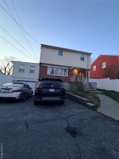 11 Argyle Ter, Yonkers, NY, 10701-1516 | Card Image