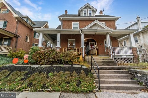 208 E Broad St, SOUDERTON, PA, 18964-1211 | Card Image