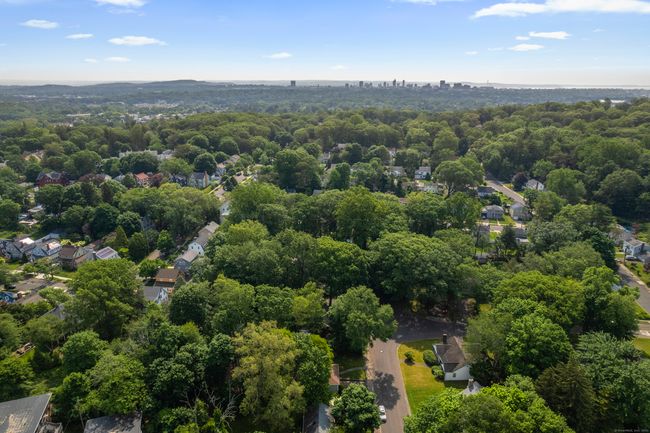 5 Robin Ln, House other with 3 bedrooms, 3 bathrooms and 4 parking in New Haven CT | Image 32