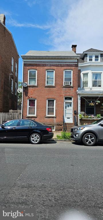 Broad St, Trenton, NJ 08611