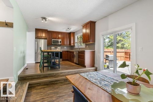 2937 130 Ave Nw, Edmonton, AB, T5A3M1 | Card Image