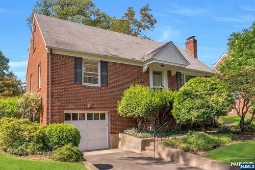 33 Ravine Dr W, Hawthorne, NJ, 07506-2219 | Card Image