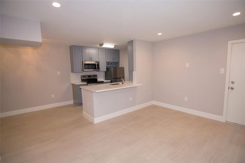 apt-44-2201 Fountain View Dr, Houston, TX, 77057-3613 | Card Image