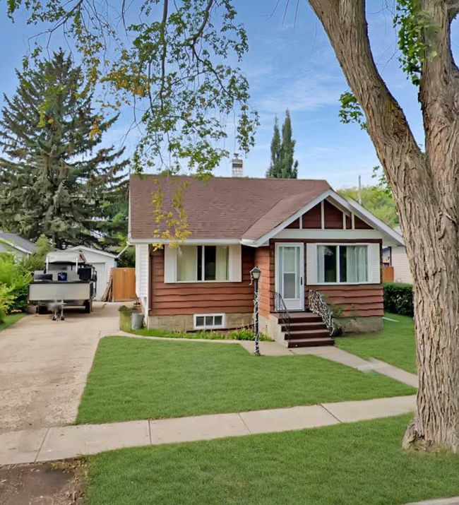 4812 52 Street, Home with 2 bedrooms, 1 bathrooms and 3 parking in Stettler AB | Image 1