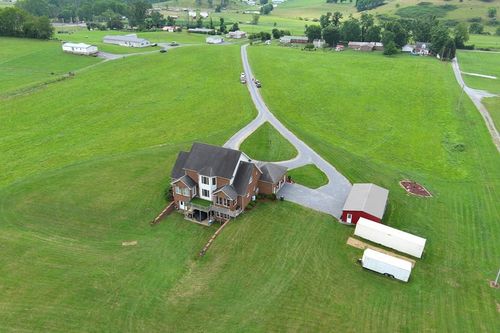32029 Hillman Hwy, Glade Spring, VA, 24340-5005 | Card Image