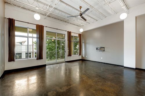 41-2401 E 6th Street E, Austin, TX, 78702 | Card Image