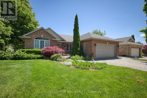 39 Oakridge Boulevard, Pelham (Fonthill), ON, L0S1E5 | Card Image