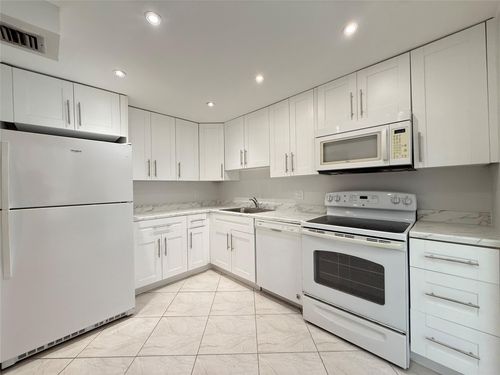 apt-910-2681 S Course Dr, Pompano Beach, FL, 33069-3980 | Card Image