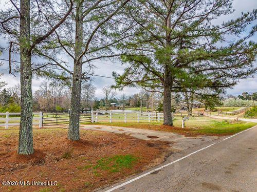 4597 Hernando Rd, Holly Springs, MS, 38635-7735 | Card Image