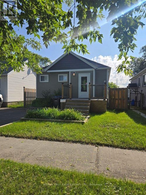 734 Franklin St S, Thunder Bay, ON, P7E1R9 | Card Image