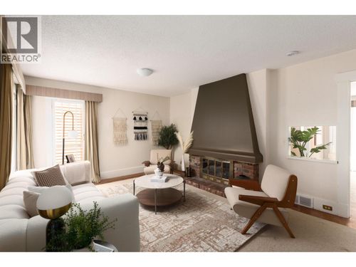 4138 W 13th Ave, Vancouver, BC, V6R2T6 | Card Image