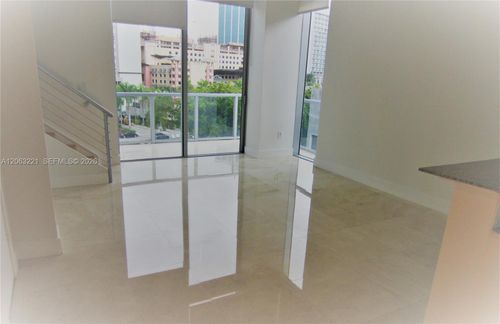 402-1050 Brickell Ave, Miami, FL, 33131-3945 | Card Image