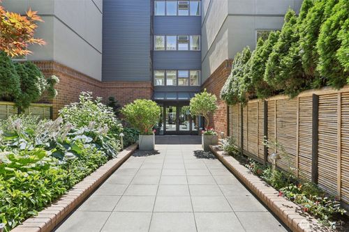 114-275 W Roy St, Seattle, WA, 98119-3862 | Card Image