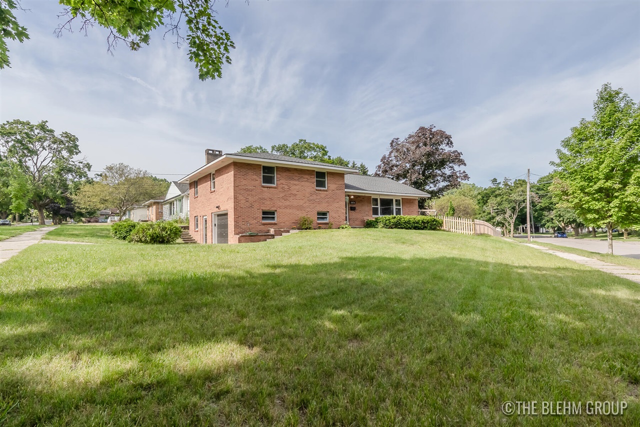 Carrier Creek Blvd, Grand Rapids, MI 49503